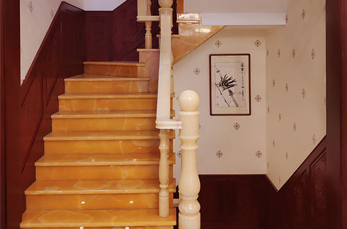 平定中式别墅室内汉白玉石楼梯的定制安装装饰效果